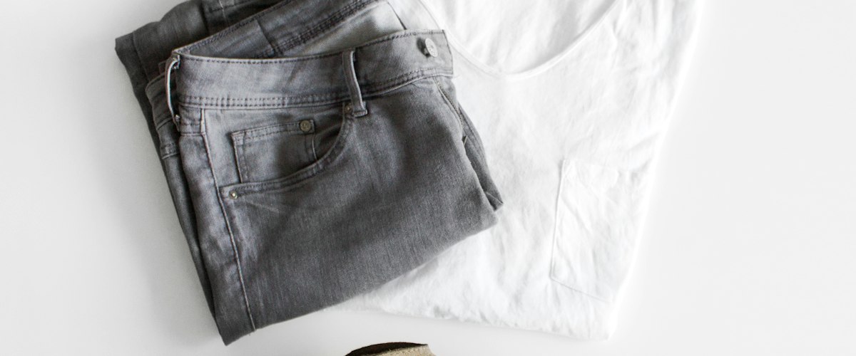 Vintage Clothing on Vinted: What Sells and What Doesn't